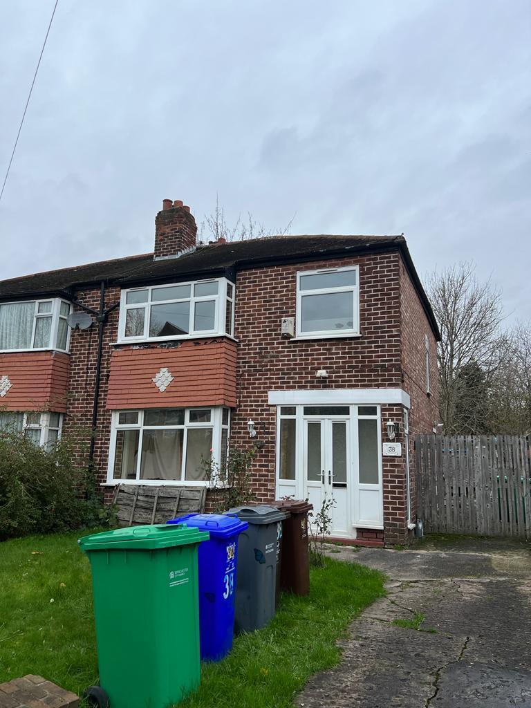 Prime Investment Opportunity: 3 Bed Semi-Detached in Manchester